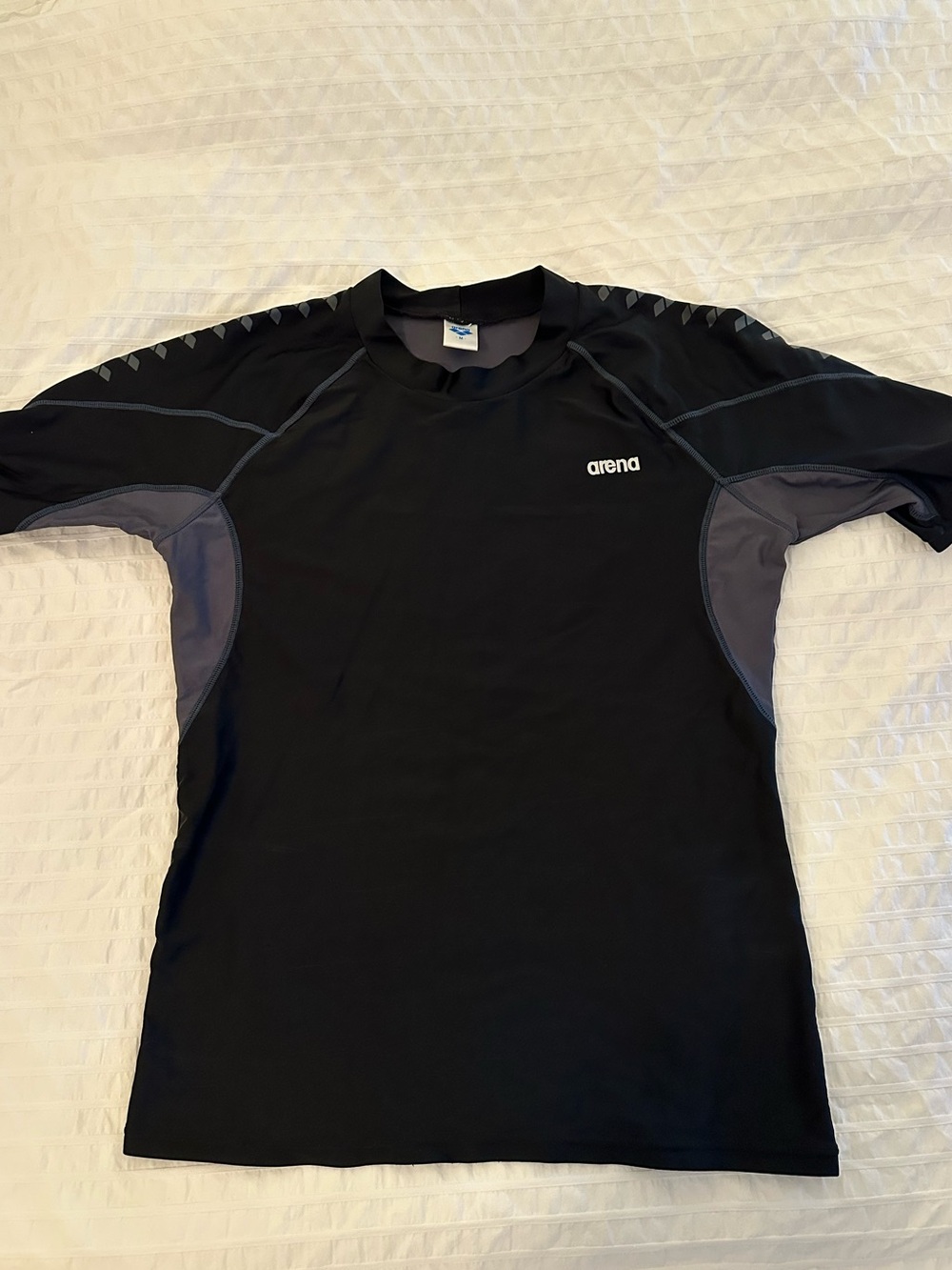Arena Men’s Black Short-Sleeve Swim Rash Guard with Gray Panels